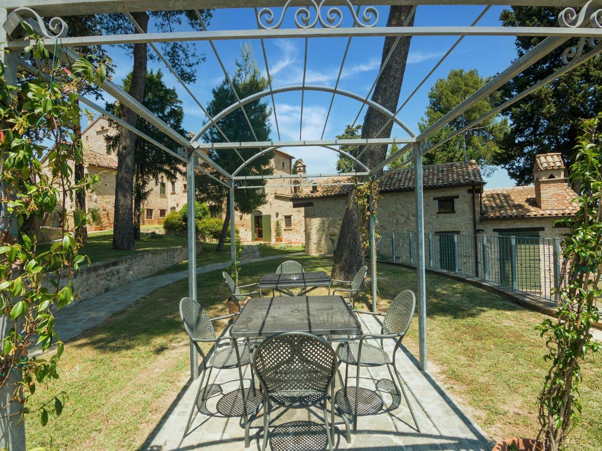 Stunning Apartment In Mombaroccio Near Metauro River Bagian luar foto
