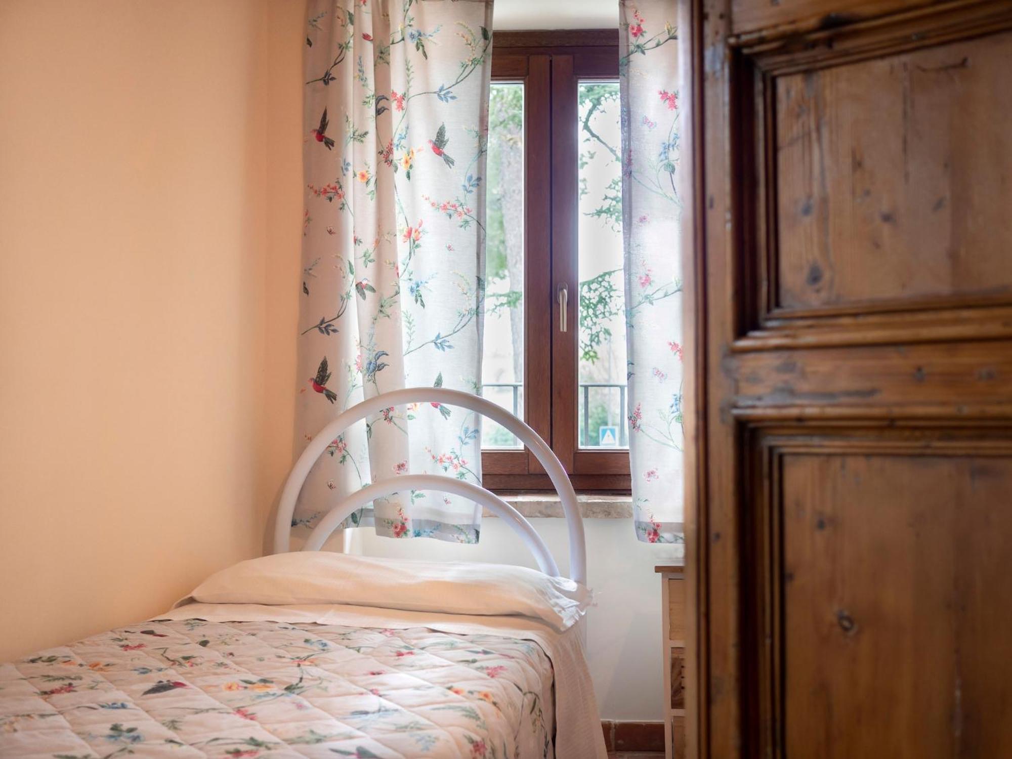 Stunning Apartment In Mombaroccio Near Metauro River Bagian luar foto