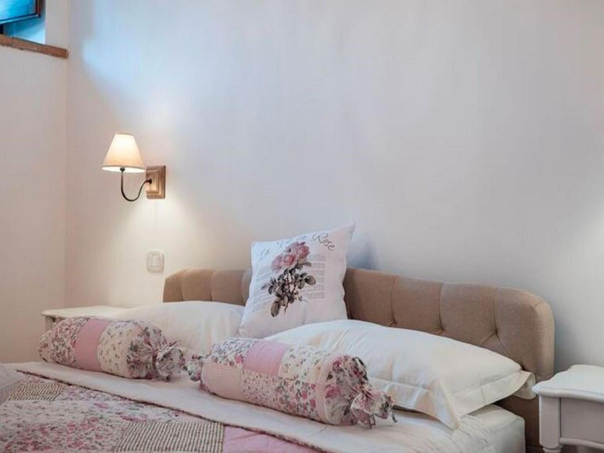 Stunning Apartment In Mombaroccio Near Metauro River Bagian luar foto