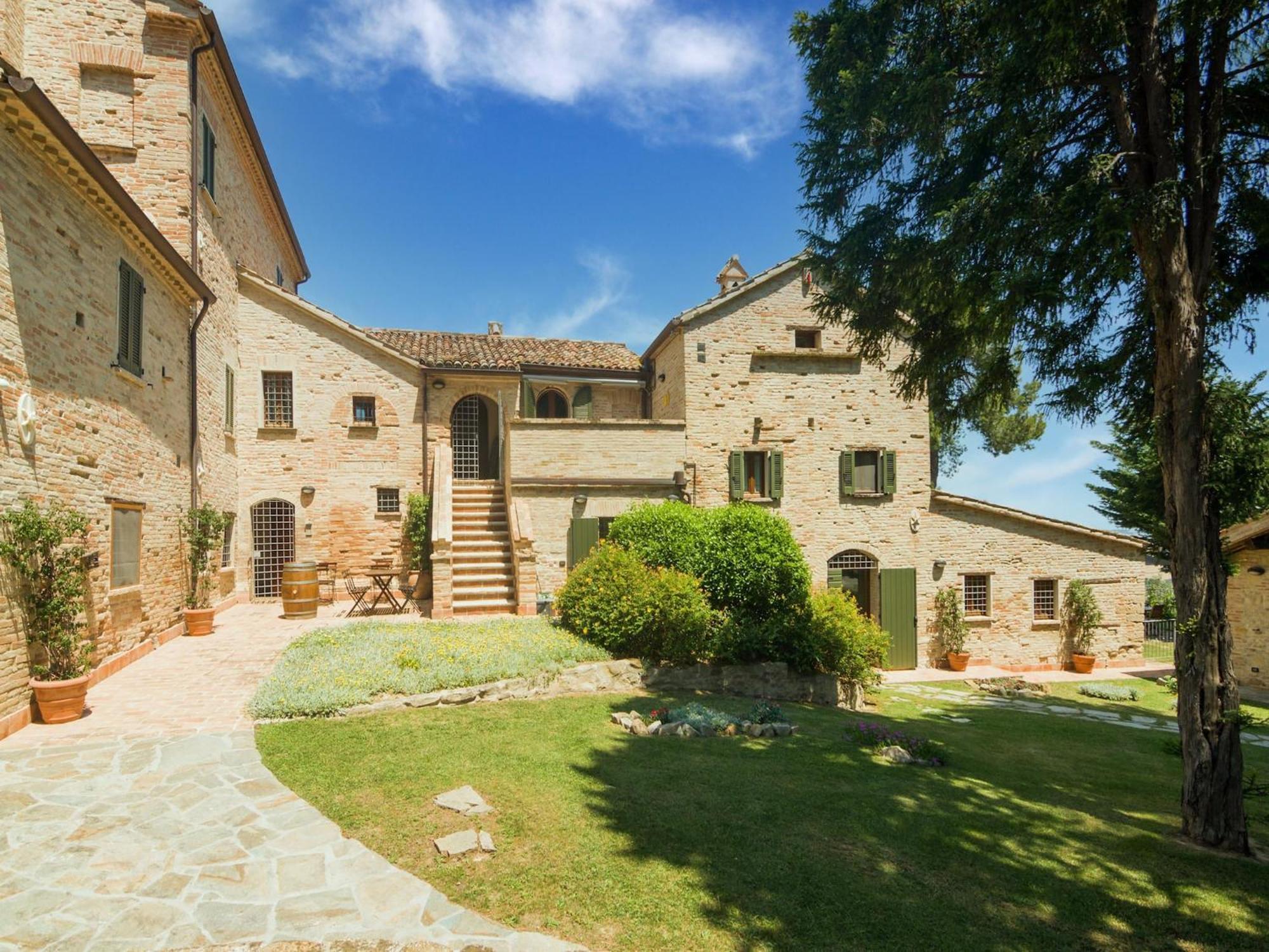 Stunning Apartment In Mombaroccio Near Metauro River Bagian luar foto