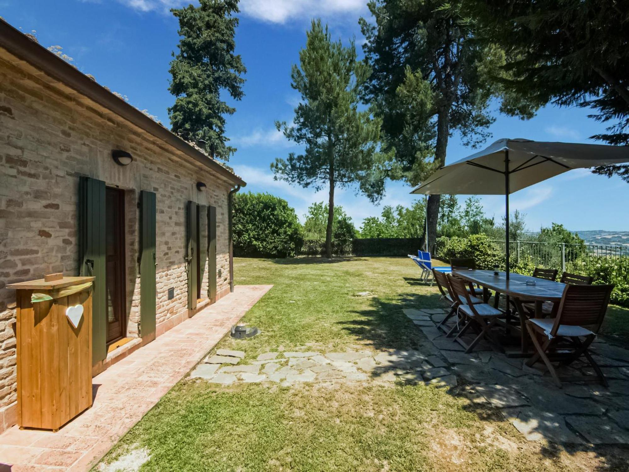 Stunning Apartment In Mombaroccio Near Metauro River Bagian luar foto