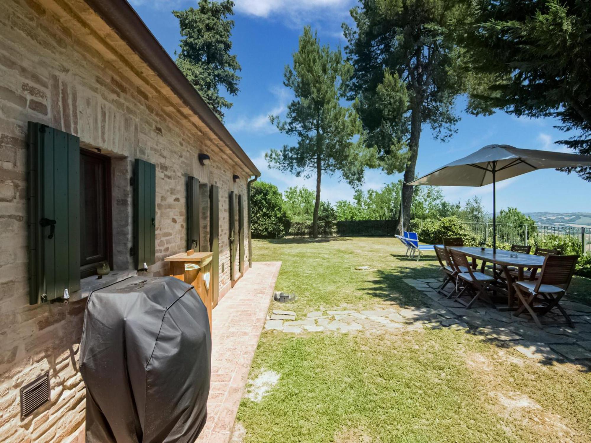 Stunning Apartment In Mombaroccio Near Metauro River Bagian luar foto