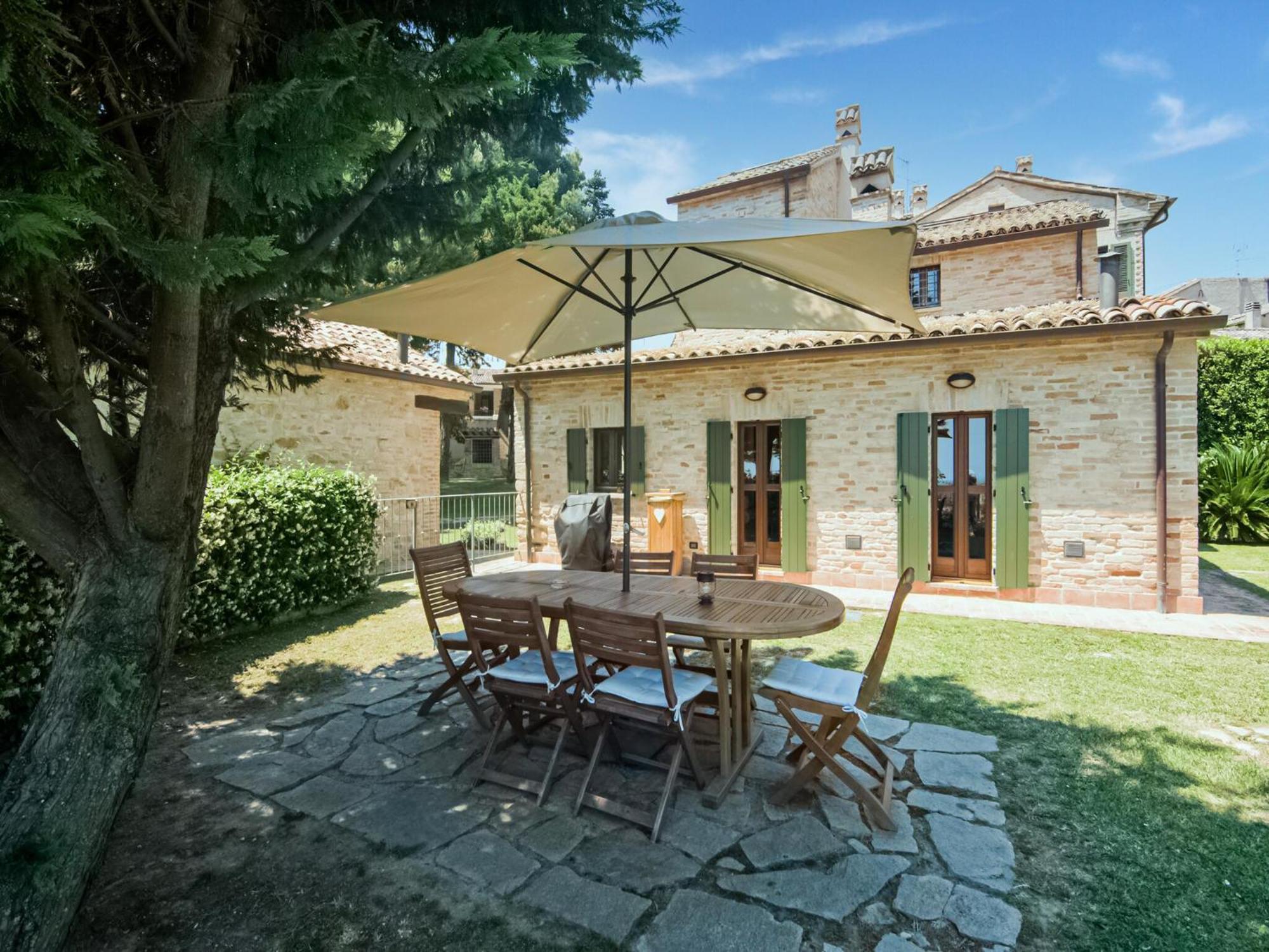 Stunning Apartment In Mombaroccio Near Metauro River Bagian luar foto