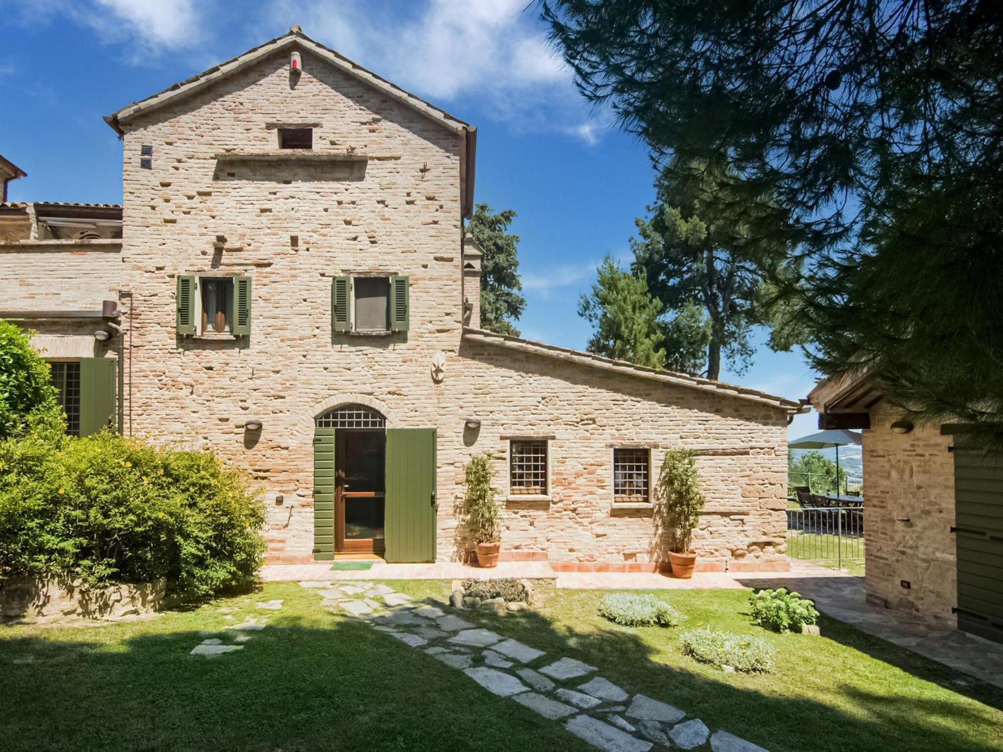 Stunning Apartment In Mombaroccio Near Metauro River Bagian luar foto