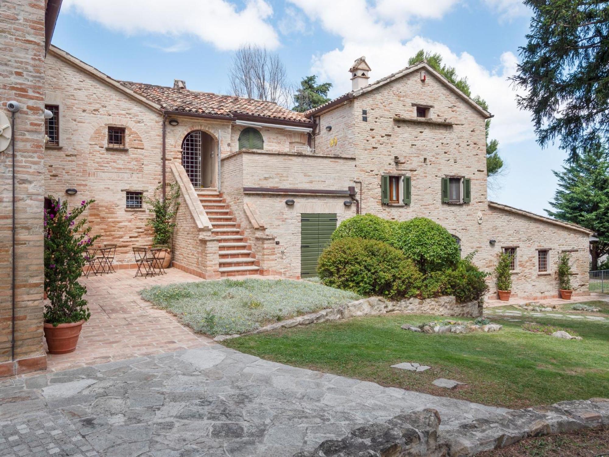 Stunning Apartment In Mombaroccio Near Metauro River Bagian luar foto