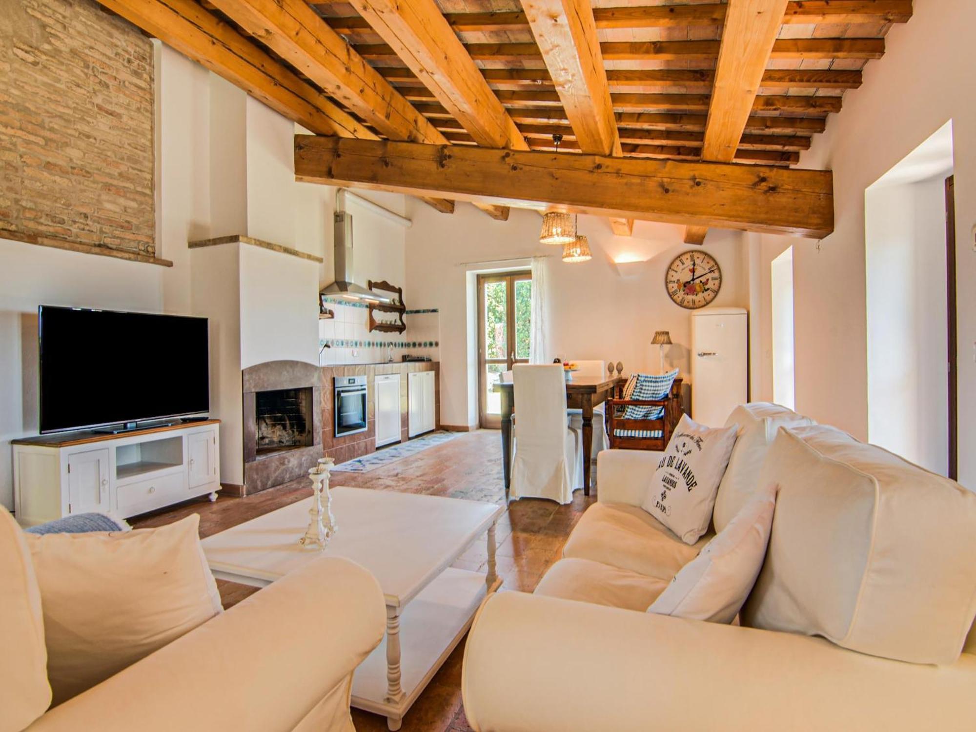 Stunning Apartment In Mombaroccio Near Metauro River Bagian luar foto