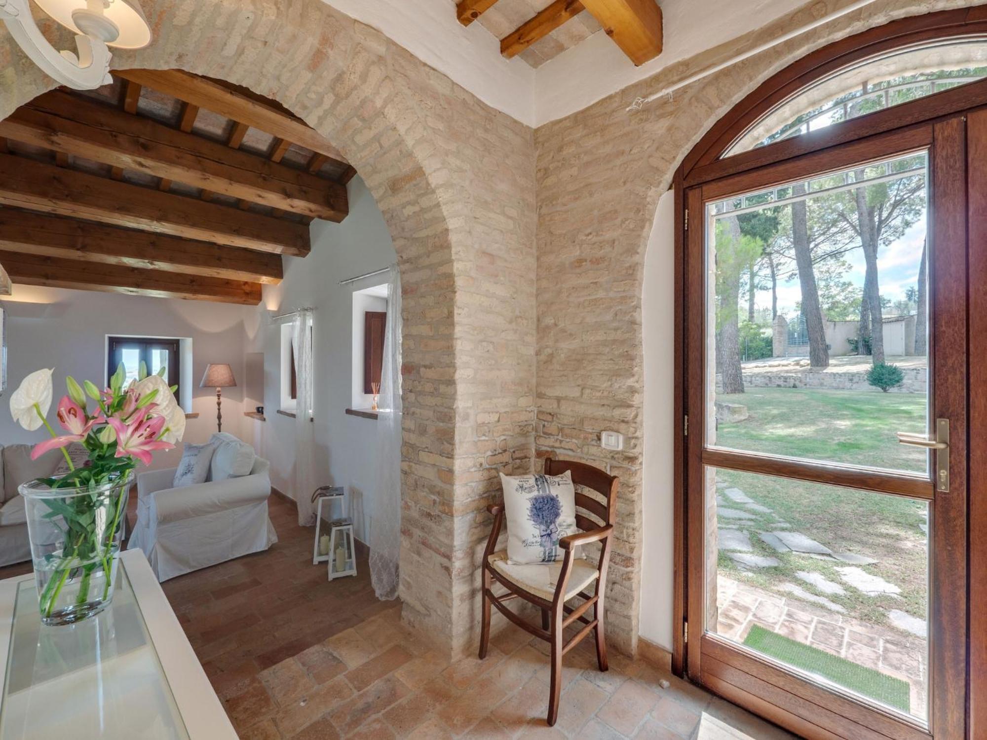 Stunning Apartment In Mombaroccio Near Metauro River Bagian luar foto