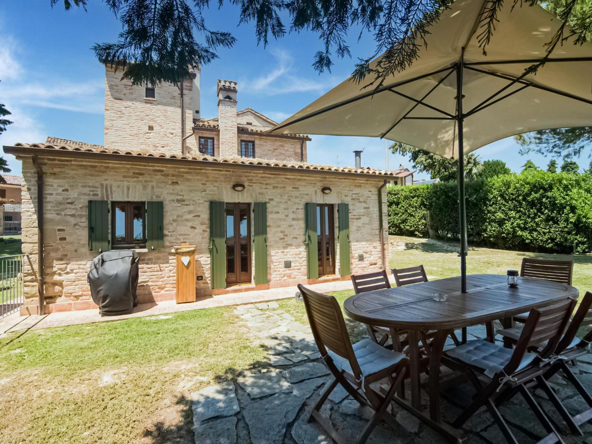 Stunning Apartment In Mombaroccio Near Metauro River Bagian luar foto