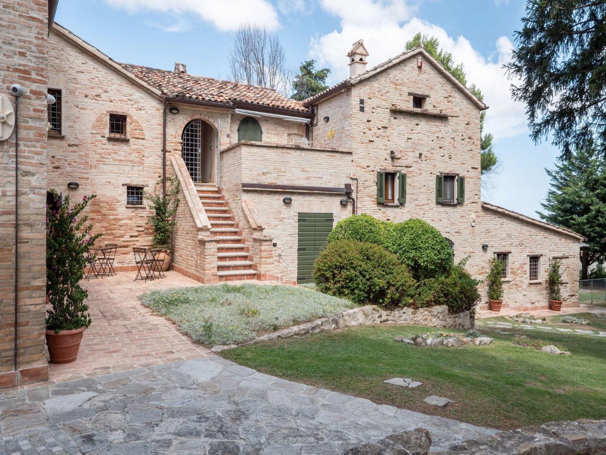 Stunning Apartment In Mombaroccio Near Metauro River Bagian luar foto