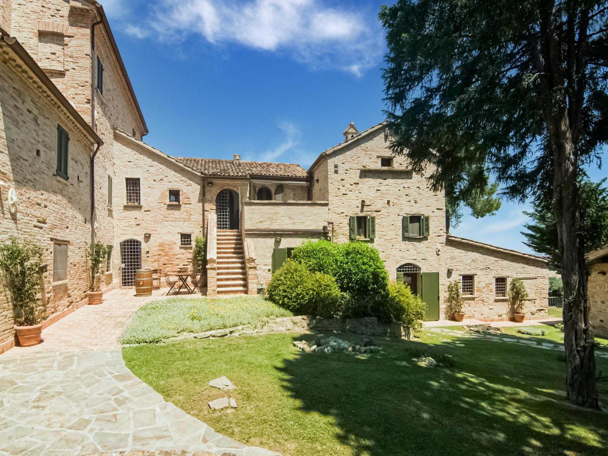 Stunning Apartment In Mombaroccio Near Metauro River Bagian luar foto