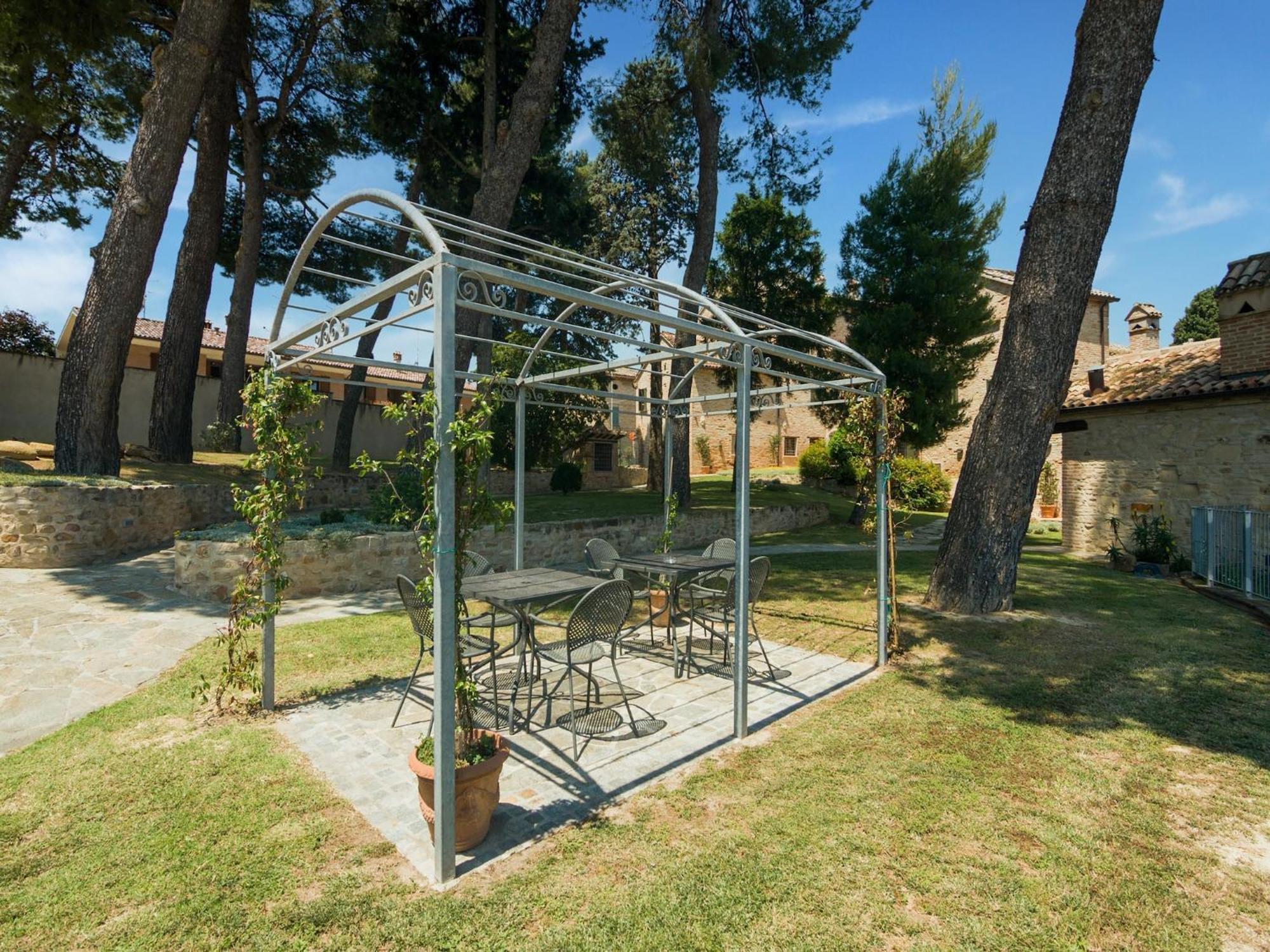Stunning Apartment In Mombaroccio Near Metauro River Bagian luar foto