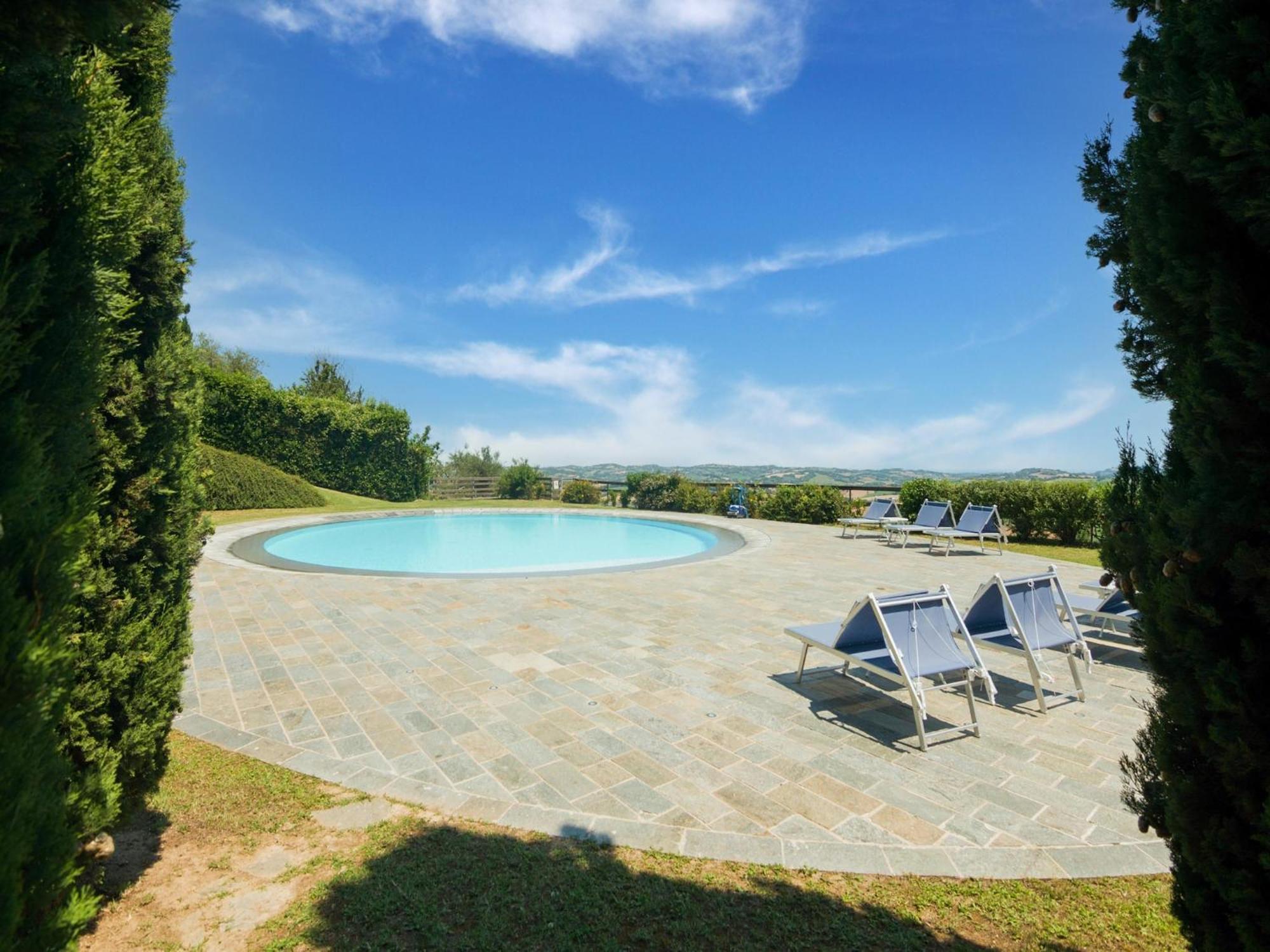 Stunning Apartment In Mombaroccio Near Metauro River Bagian luar foto
